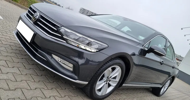 samochody osobowe Volkswagen Passat cena 86999 przebieg: 132000, rok produkcji 2020 z Kalisz